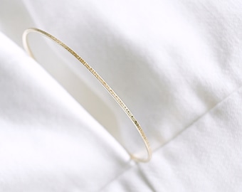 Hammered carat gold bangle - STORIES Edition