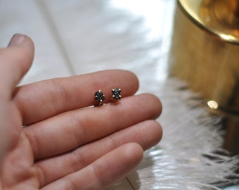 FLYING DIAMONDS Studs, rough diamond, solid gold