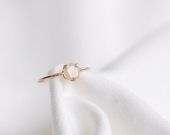 LUNAR ECLIPSE ring moonstone carat gold