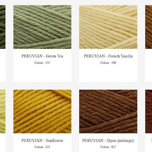 Op de afbeelding: Een raster van acht strengen garen in verschillende kleuren, gelabeld als PERUVIAN met specifieke kleurnamen en nummers: Thyme 221, Green Tea 355, French Vanilla 196, Mustard 136, Limelight 255, Sunflower 223, Dijon 827 en Red Squirrel 352.