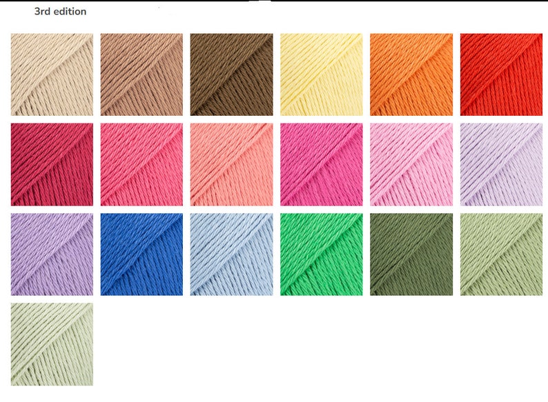 Puede incluir: Una colecci&oacute;n de madejas de hilo en varios colores, incluyendo beige, marr&oacute;n, amarillo, naranja, rojo, rosa, morado, azul, verde y verde oliva. El hilo est&aacute; cuidadosamente dispuesto, mostrando una gama de tonos adecuados para proyectos de tejido y ganchillo. El texto "3rd edition" est&aacute; en la parte superior.