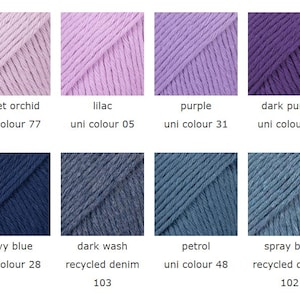 K&ouml;nnte beinhalten: Eine Farbpalette mit Garnproben in verschiedenen Lila- und Blaut&ouml;nen. Die Farben umfassen Sweet Orchid, Flieder, Lila, Dunkellila, Marineblau, Dark Wash, Petrol und Spray Blue. Jede Probe hat einen Farbcode.