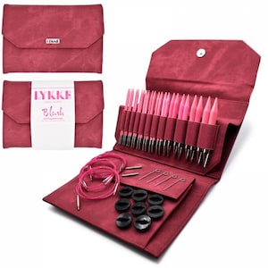 Lykke BLUSH 5インチ 交換可能な編み物用木製針セット（CRIMSON 生地ケース入り） - サイズ US4 - US17（サイズ 3.5 mm - 12 mm）