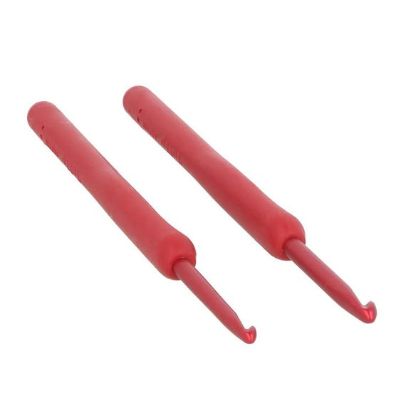 Tulip Etimo Red Crochet Hook Set: Ergonomic Softgrip, Japanese