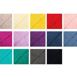 Puede incluir: Una paleta de colores de ovillos de lana en varios tonos, incluyendo blanco, beige, amarillo, rojo, rosa, morado, azul y verde. El texto "1st edition" es visible. La lana est&aacute; dispuesta en una cuadr&iacute;cula.