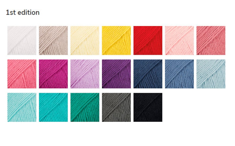 Puede incluir: Una paleta de colores de ovillos de lana en varios tonos, incluyendo blanco, beige, amarillo, rojo, rosa, morado, azul y verde. El texto "1st edition" es visible. La lana est&aacute; dispuesta en una cuadr&iacute;cula.