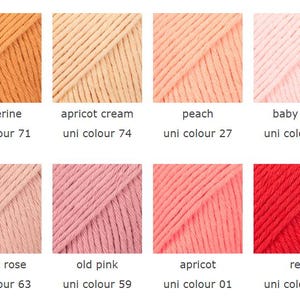 K&ouml;nnte beinhalten: Acht Garnproben in verschiedenen Farben, darunter Tangerine, Aprikosencreme, Pfirsich, Babyrosa, W&uuml;stenrose, Altrosa, Aprikose und Rot. Jede Probe ist mit ihrem Farbnamen und einer Uni-Farbnummer versehen.