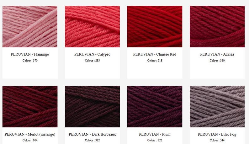 Op de afbeelding: Een raster van acht garenstrengen in diverse tinten waaronder Flamingo, Calypso, Chinese Red, Azalea, Merlot, Dark Bordeaux, Plum en Lilac Fog. Elk vierkant toont de textuur van het garen, de naam PERUVIAN, de specifieke kleurnaam en een nummer.