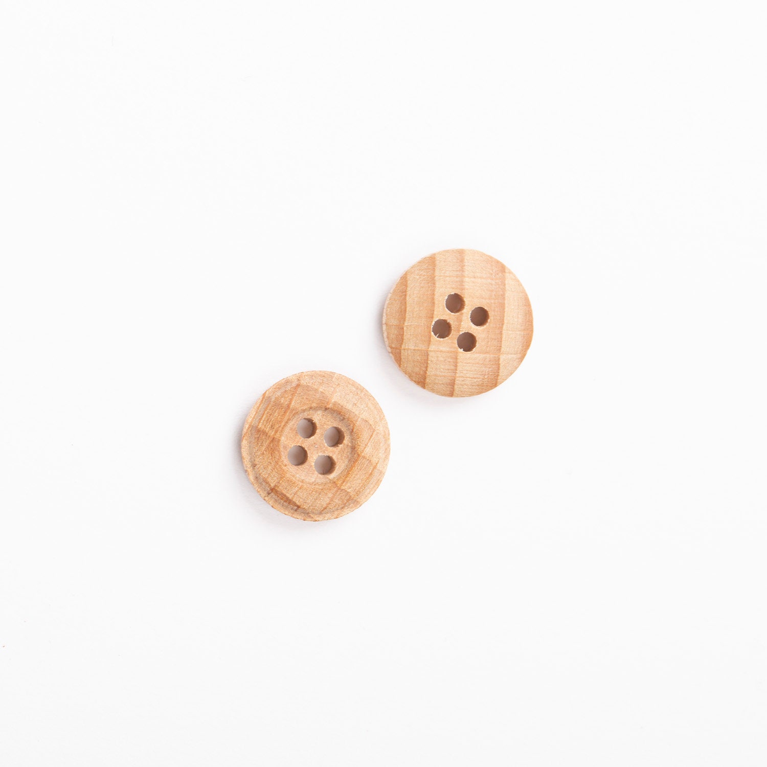 100 Stück Kokosknöpfe Natur – 15 Mm, 2/4 Loch – Holzknöpfe Sortiert, Mit Aufbewahrungsbox