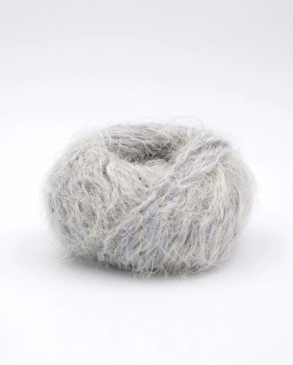 Lot de 12 pelotes de laine 25 g (environ 66 mètres)