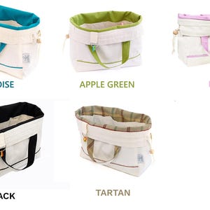 Puede incluir: Una colecci&oacute;n de bolsos tote en varios colores, incluyendo turquesa, verde manzana, rosa, negro y tart&aacute;n. Cada bolso presenta un exterior blanco con un interior y asas en contraste. Los bolsos tienen forma rectangular y est&aacute;n hechos de tela texturizada.