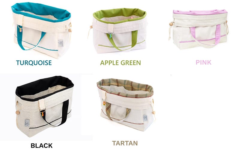 Puede incluir: Una colecci&oacute;n de bolsos tote en varios colores, incluyendo turquesa, verde manzana, rosa, negro y tart&aacute;n. Cada bolso presenta un exterior blanco con un interior y asas en contraste. Los bolsos tienen forma rectangular y est&aacute;n hechos de tela texturizada.