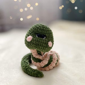 Crochet pattern «Openwork snake»