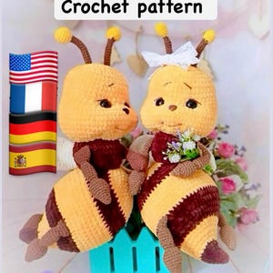 Amigurumi bee crochet pattern, PDF template In English, German, French and Spanish , Crochet insect pattern