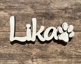 Personalisierter Schriftzug mit Pfote Motiv, für Hund und Katze, aus Holz