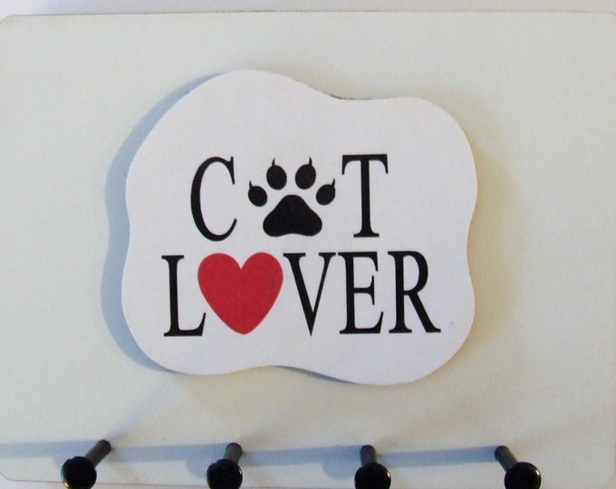 Wall mounted Keychain Rack Holder with saying - " CAT LOVER" with Paw Print