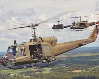 Framed 4&quot; X 6&quot; Print of a U.S. Military Bell UH-1 Iroquois - &quot;HUEY&quot; Helicopter. Hang on a wall or display on a shelf or desk.
