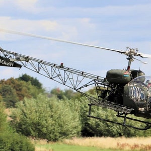 Framed 4&quot; X 6&quot; Print of a U.S. Military MASH Unit Bell Model 47 Helicopter. Hang on a wall or display on a shelf or desk.