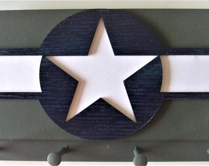 United States Olive Green Wall Mounted Military Aircraft Insignia Key Chain Rack (1943 to 1947)