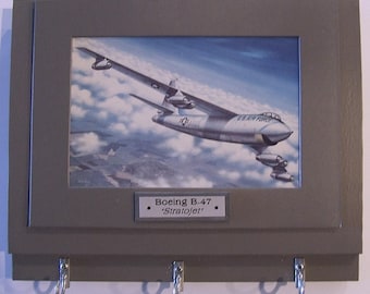 Wall Mounted Keychain Rack with a 4"X6" print of a painting of a Boeing B-47 "Stratojet" climbing to altitude.