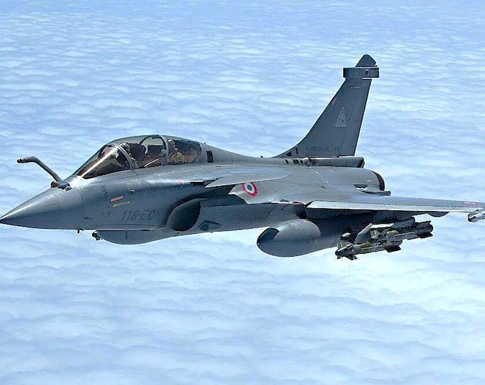 Framed 4" X 6" Print of a French Dassault "Rafale" multi-role aircraft. Made to hang on a wall or display on a shelf or desk.