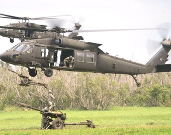 Impression encadrée 4 » x 6 » d’un hélicoptère Sikorsky UH-60 - « Blackhawk » de l’armée américaine.   Accrochez-le au mur ou présentez-le sur une étagère ou un bureau.