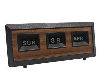 Vtg Retro Perpetual Calendar Desk Faux Wood Brown MCM 7717