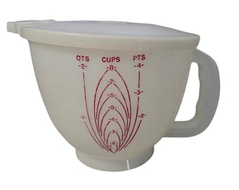 Tupperware Mix-N-Stor 2 Quart 8 Cup Measuring Batter Bowl with Lid Vintage