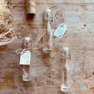 Lege miniatuurfles met gepersonaliseerd etiket en lint voor bruiloft, doop (MINIMUM BESTELLING 20)