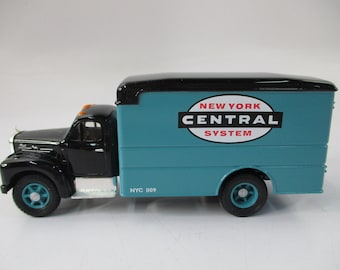 Corgi Classics 1996 Fallen Flags New York Mack B Series Van