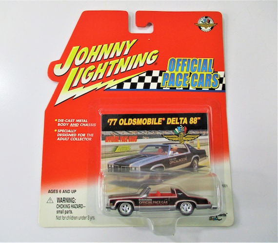 Johnny Lightning Official Pace Cars 1977 Oldsmobile Delta 88 Model