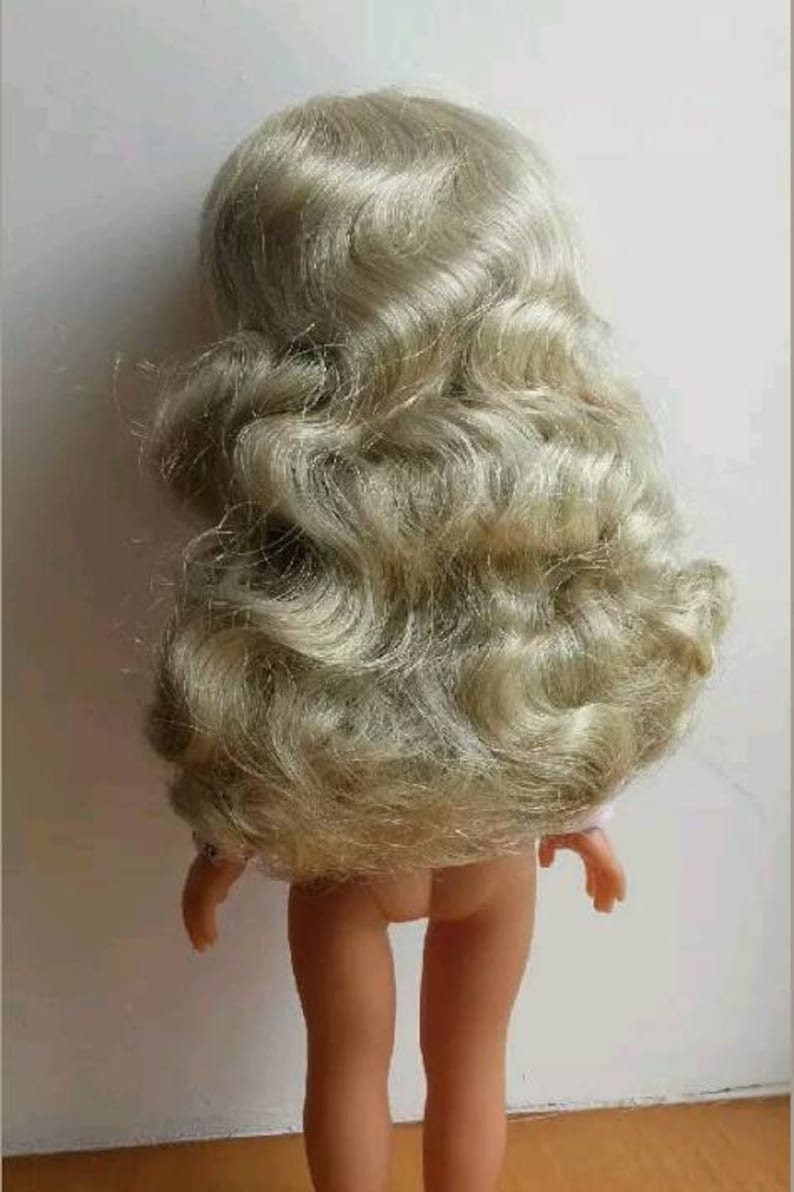 Perruque Blonde Pour Poupée – Cheveux Naturels, Taille 27.5 Cm, Fabrication Française
