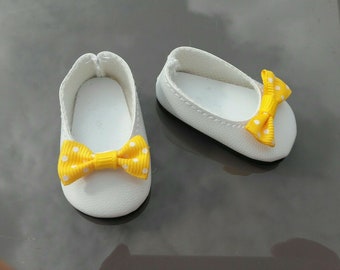White shoe yellow bow with polka dots doll paola reina amigas the darlings corolla wellie wishers Ruby Red Fashion Friends heart 4 heart