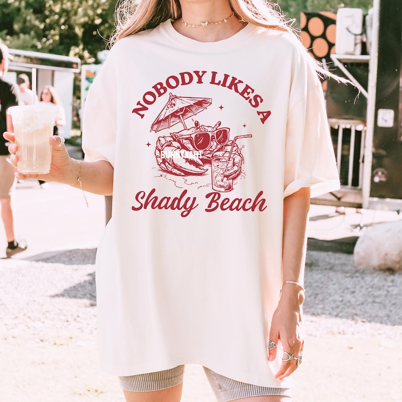 Ingen gillar en skuggig strand SVG PNG, Retro sommarstrand, Rolig krabba PNG, Strandälskare T-shirtdesign, Semester PNG, Strandvibbar, Sommarvibbar bild 4