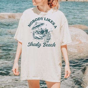 Ingen gillar en skuggig strand SVG PNG, Retro sommarstrand, Rolig krabba PNG, Strandälskare T-shirtdesign, Semester PNG, Strandvibbar, Sommarvibbar bild 2