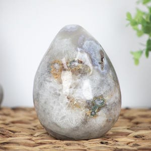 Beautiful Natural Stone Egg Carving, Stone Egg, Egg-Shaped Stone, STE0049