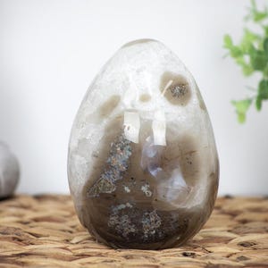 Natural Quartz Stone Egg Carving, Stone Egg, Egg-Shaped Stone, STE0050