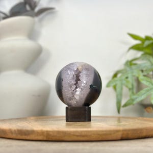 Géode sphérique en quartz et agate avec formation cristalline - SPH0207