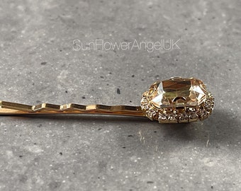 Stunning Diamante hair slides. You will receive 1 hair slides, in gold.