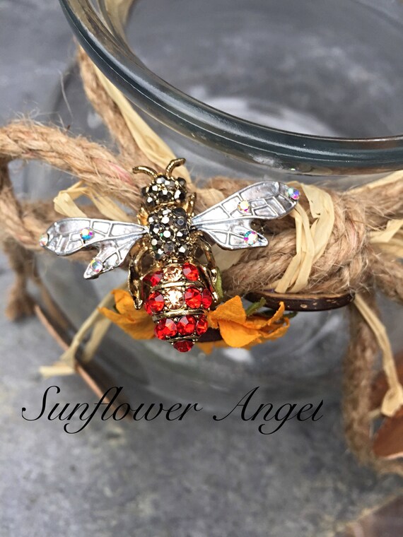 Vintage style glamourous bee brooch (Manchester bee). With crystals and enamel. With frosted silver wings.