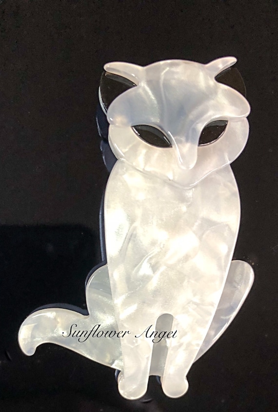 Art deco style, White acrylic mother of pearl effect, cat brooch.