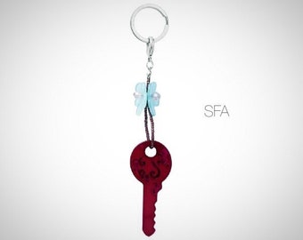 Fun enamel key and flowerkeyring, keycharm, handbag charm. In cerise. With lobster clip.