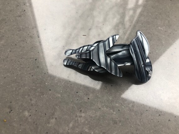 Stunning art deco, acrylic fox brooch, in black, grey and white marble shimmer effect, gift boxed. Perfect present