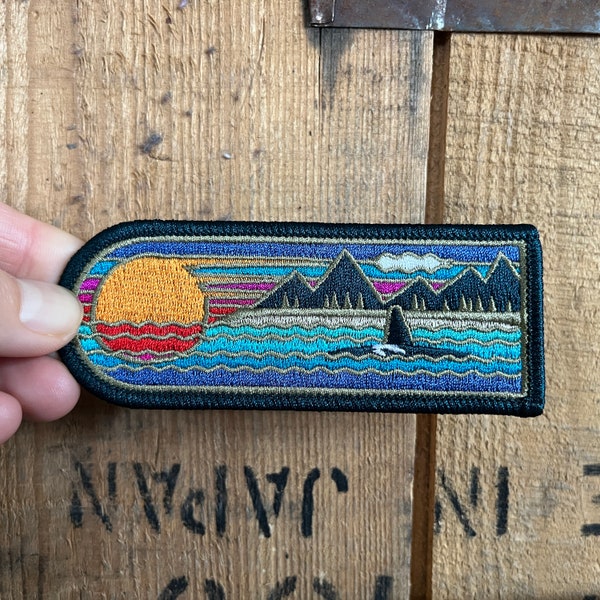 Killer Whale Embroidered Patch, Orca Embroidered Patch, Gift for Ocean Lovers, Gift for Beach Lovers, Nature, Path for vest, blanket, jacket