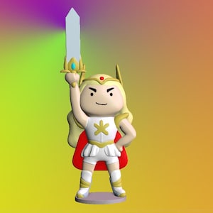 Op de afbeelding: Een beeldje van een stripfiguur in een wit en gouden outfit met een rode cape, die een lichtblauw zwaard omhoog houdt. Het personage heeft lang blond haar en een gouden kroon. De achtergrond is een verloop van geel, groen en paars.