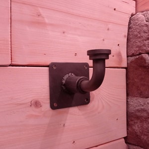 Industrial steel coat rack with hydraulic connection