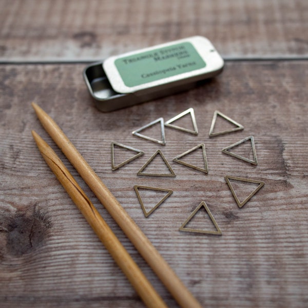 Triangle stitch markers - medium knitting with tin