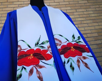 Estola clerical reciclada, blanca con flores rojas vintage bordadas