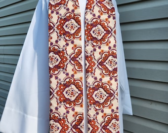 Estola clerical retrô e estilosa, feita com tecido vintage reciclado.