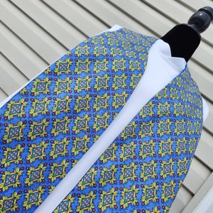 Wendbare blaue Geistliche Stola mit gelben Mustern aus upcycled Stoff für Pastor, Pastor, Hochzeitsoffizier oder Führer